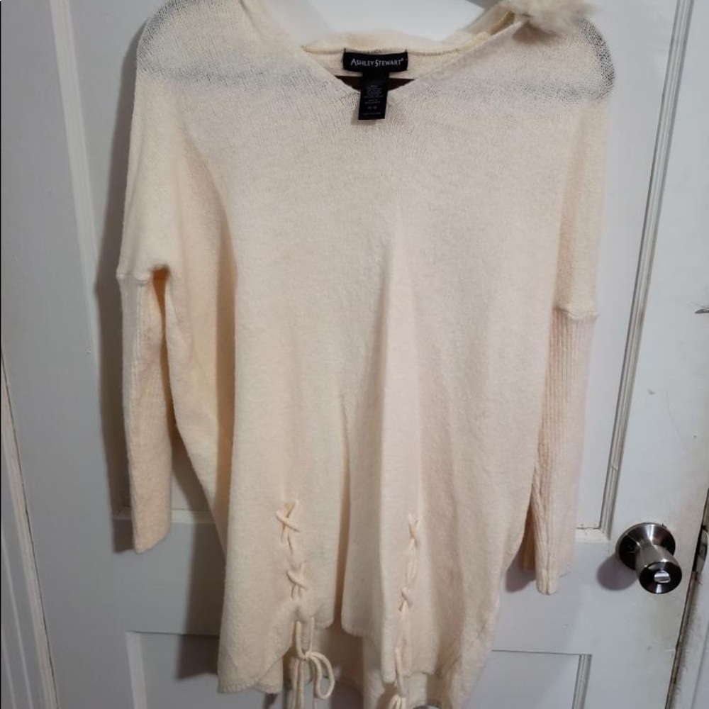 Sweater - Picture 1 of 4